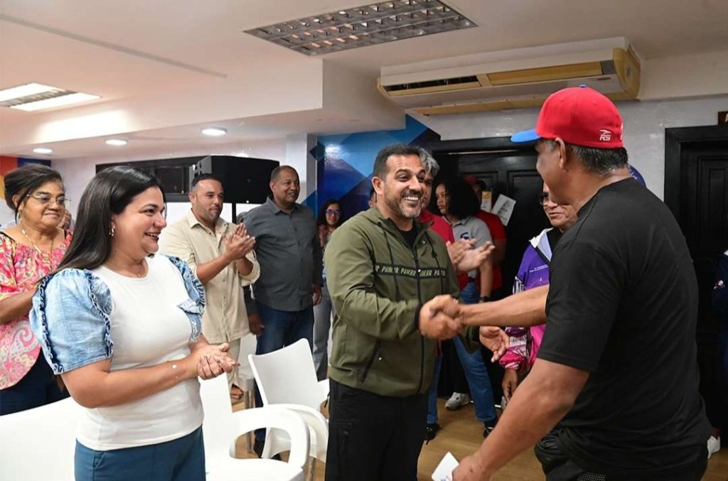 Entregan 102 mil dólares en ayudas médicas de alto costo en La Guaira 