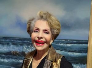 Estelita del Llano se recupera de su cirugía tras reciente caída