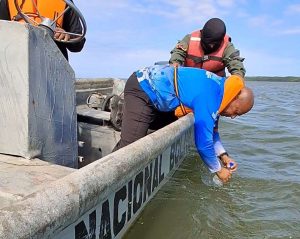 Evalúan calidad del agua en balnearios del lago de Maracaibo
