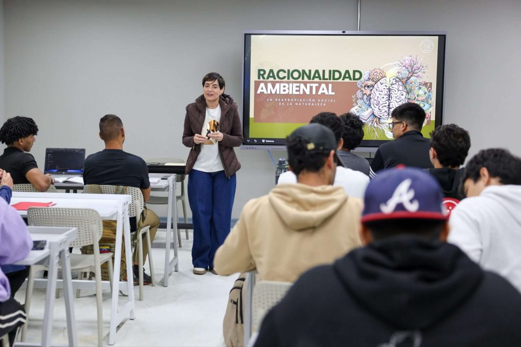 Gabriela Jiménez llama a repensar la tecnología desde una ética ambiental