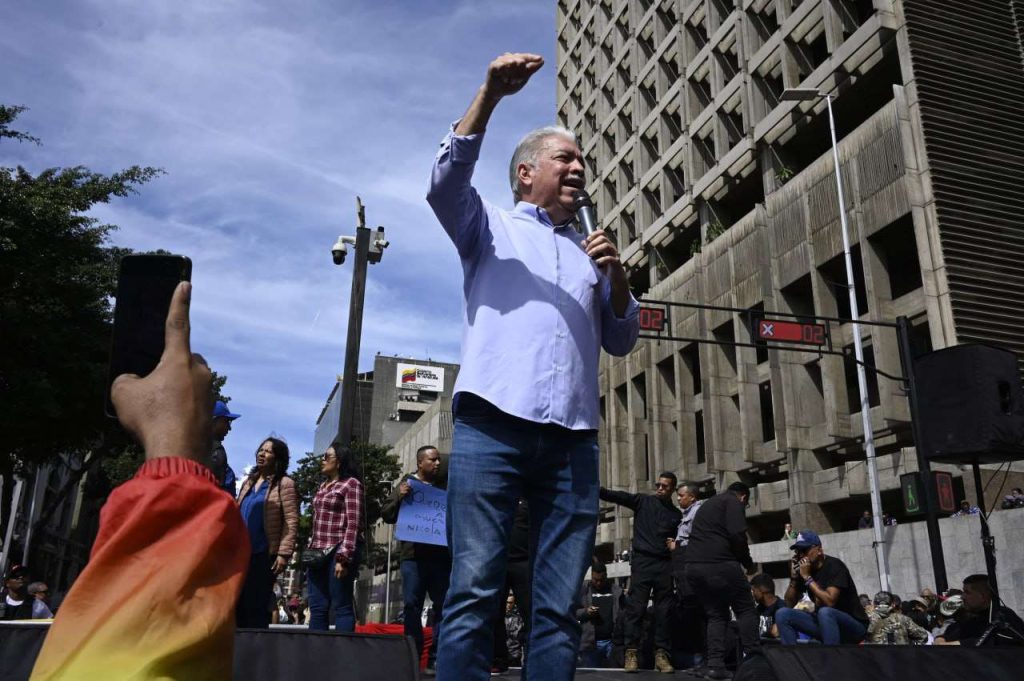 Gobernador Serrano confirmó ataques a aeropuertos y Fuerte Guaicaipuro 