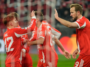 Harry Kane metió al Bayern en la lucha por el liderato