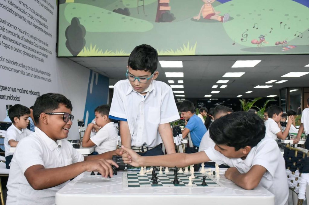 Inicia plan de masificación del ajedrez en todas las escuelas del país