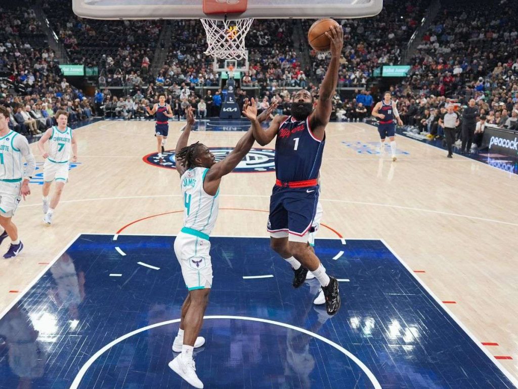 James Harden supera a Shaquille O'Neal en puntos