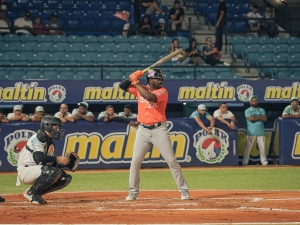José Pirela a la mesa de Carlos Quintana en Águilas