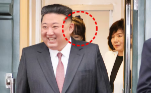 Kim Ju-ae, la 'amada' hija y posible sucesora del dictador Kim Jong-un, reapareció en una visita a un mausoleo familiar en Pyongyang