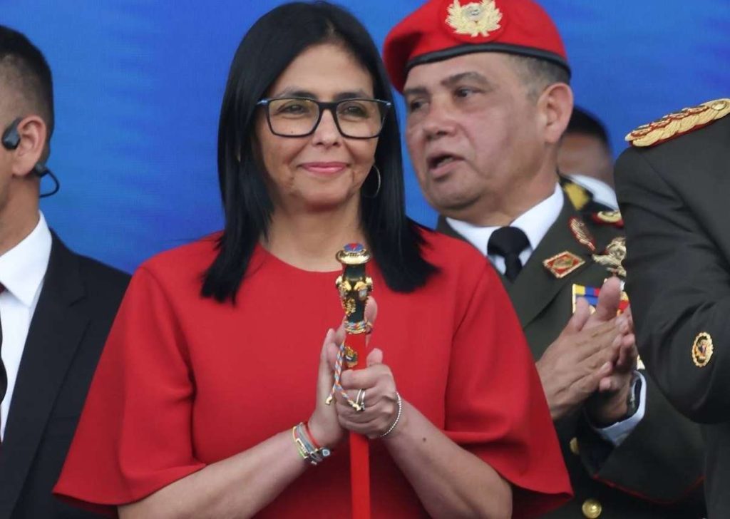 La Chica de Rojo - Últimas Noticias