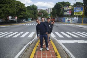 La Cueva Soundsystem combina la nostalgia y el rock explosivo en el disco "La ciudad vacía"