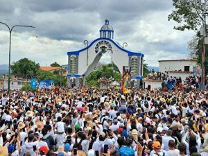 La Divina Pastora salió bajo la lluvia en Lara al encuentro con sus devotos