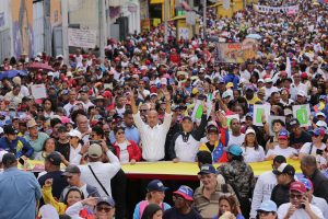 Maestros exigen liberación del Presidente y su esposa