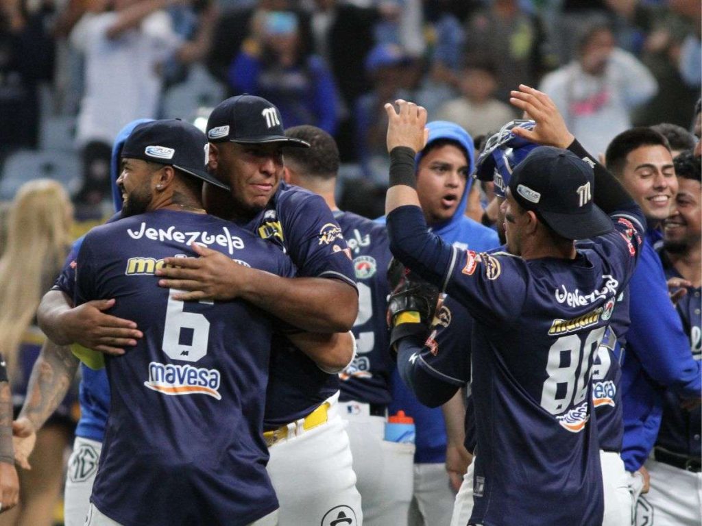 Magallanes se mete en la final con otra remontada