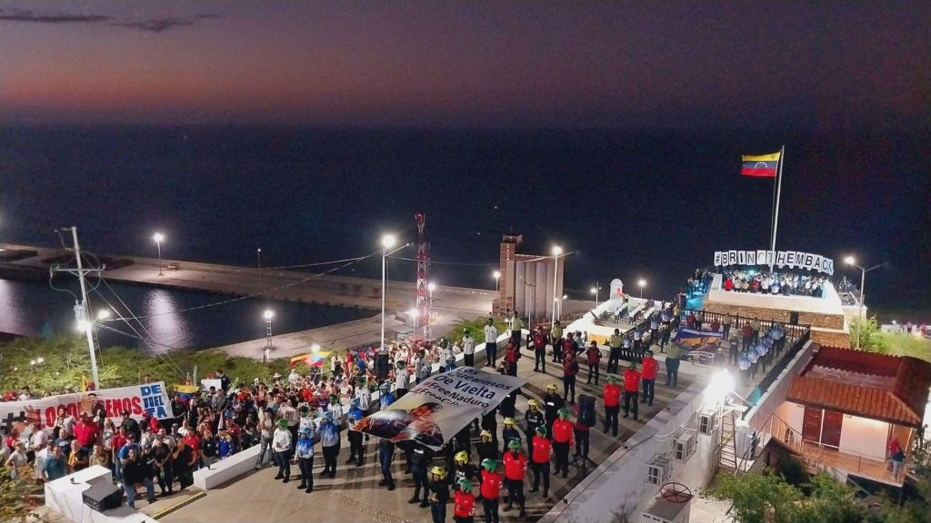 Marcha en La Guaira exige liberación de Nicolás Maduro y Cilia Flores