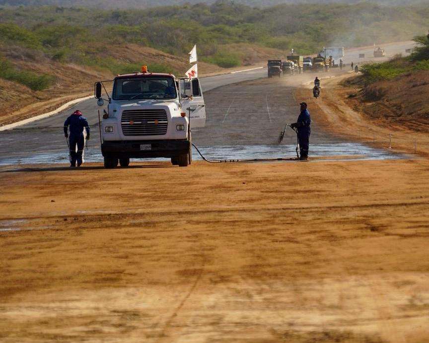 Más de 13.000 toneladas de asfalto en nuevo tramo de autopista de Oriente