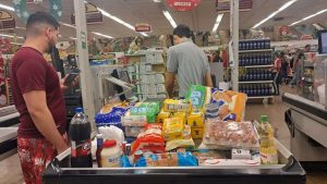 Mercados y farmacias abrieron normalmente