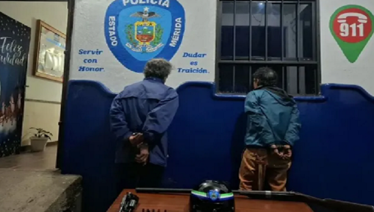 Policía de Mérida captura a dos hombres por 'celebrar el secuestro de Nicolás Maduro'