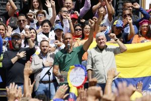 Movimientos sociales jurán trabajar por el retorno de Maduro y Cilia