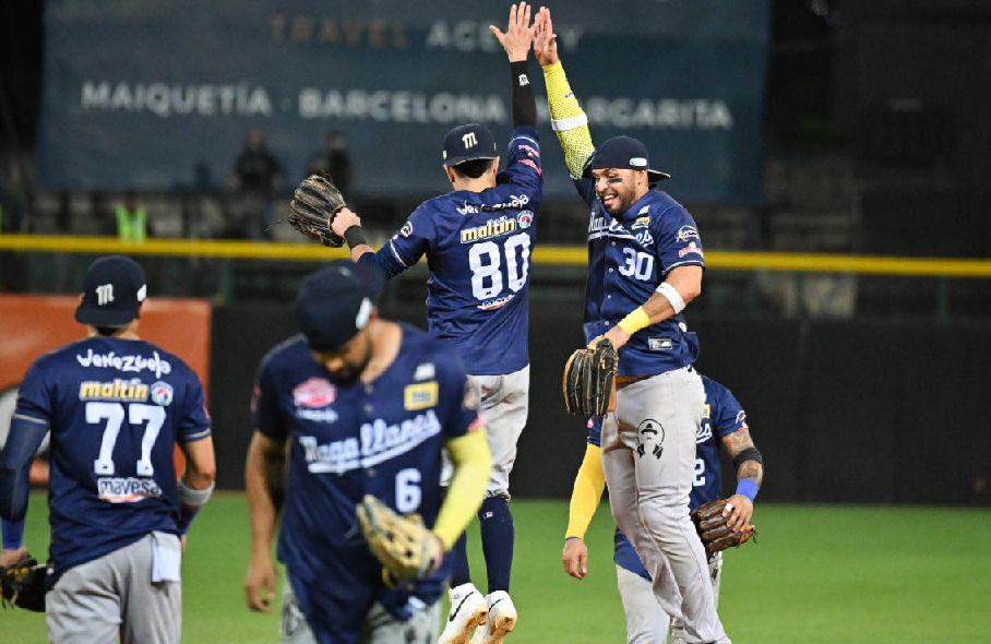 Navegantes del Magallanes derrota 12 a 4 a Caribes en el primero de la final