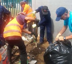 Realizan jornada de desmalezamiento en áreas de la estación Zona Rental