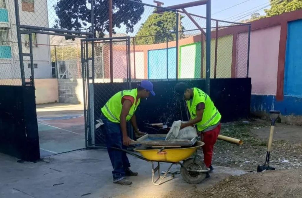 Recuperan Simoncito y cancha en Antímano