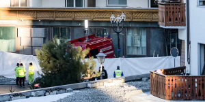 Bengalas en botellas de champán podrían haber sido la causa del fuego que dejó 40 muertos en Suiza