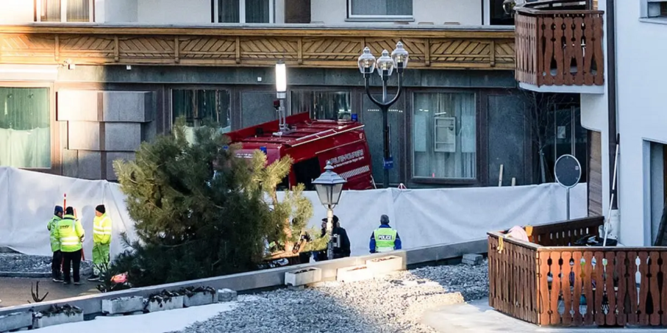 Bengalas en botellas de champán podrían haber sido la causa del fuego que dejó 40 muertos en Suiza