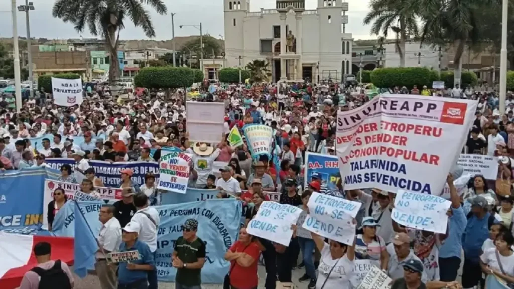 Trabajadores petroleros siguen en huelga por “privatización” de Petroperú