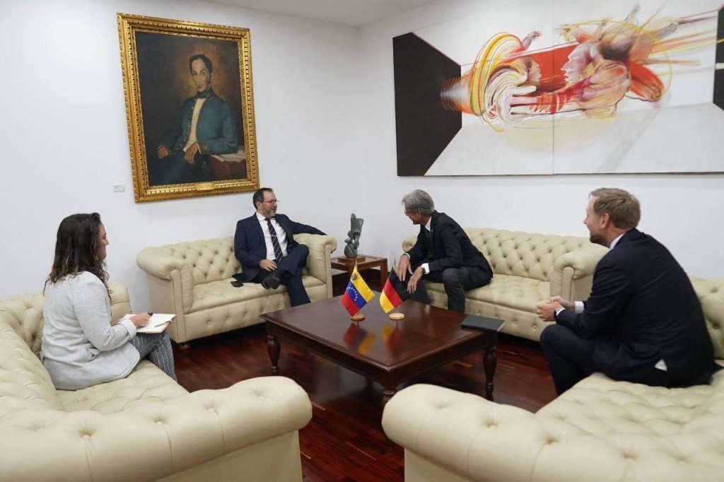 Venezuela y Alemania coinciden que la diplomacia es la solución de conflictos