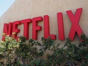 Warner rechaza la última oferta de Paramount y apuesta por Netflix