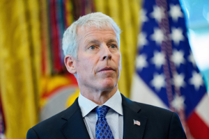 Chris Wright resaltó en París que en Venezuela se logró la seguridad, la liberación de presos políticos y la apertura de medios de comunicación