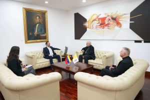 Canciller Gil recibió al representante del Vaticano