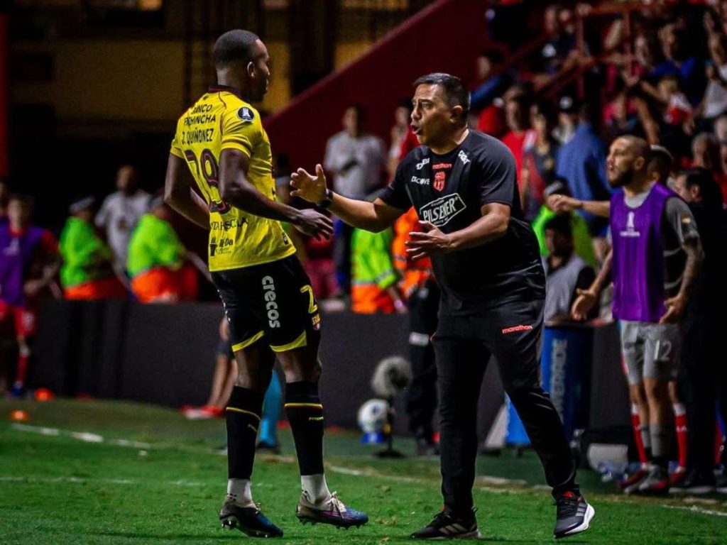 César Farías: "Hay que pensar en lo que se viene con Botafogo"