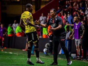 César Farías: "Hay que pensar en lo que se viene con Botafogo"