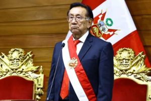 Congreso de Perú elige a José María Balcázar como presidente interino