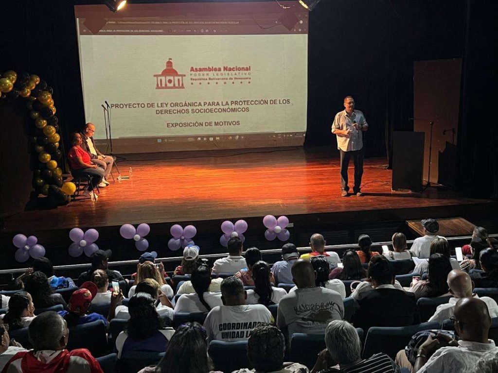 Debaten Ley de Derechos Socieconómicos en Petare
