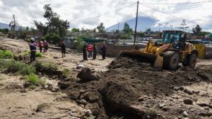 Declaran emergencia en varios distritos de 14 regiones peruanas por lluvias