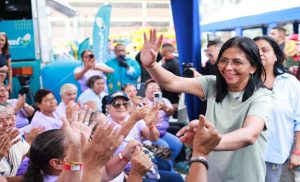 Delcy Rodríguez llama a romper el modelo rentista con la economía comunal