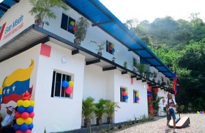 Entregan 27 viviendas a familias en Chichiriviche de la Costa