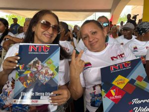 Entregan 467 títulos de tierra para dignificar familias mirandinas