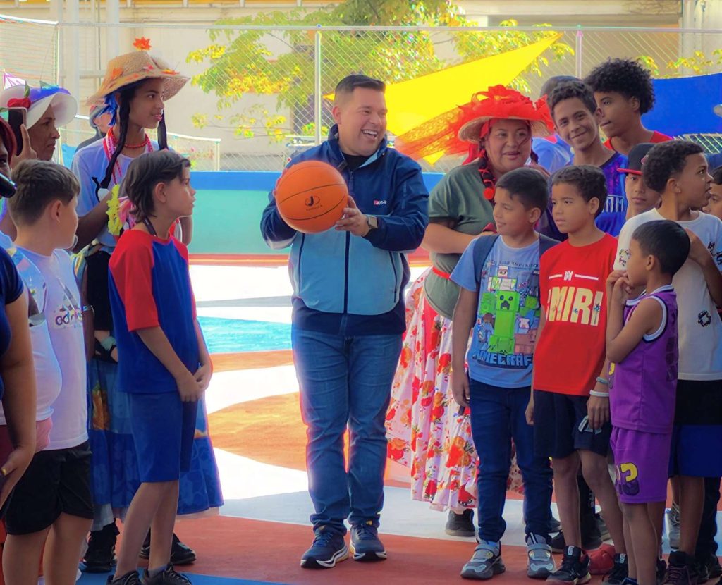 Entregan cancha rehabilitada en Ciudad Tiuna