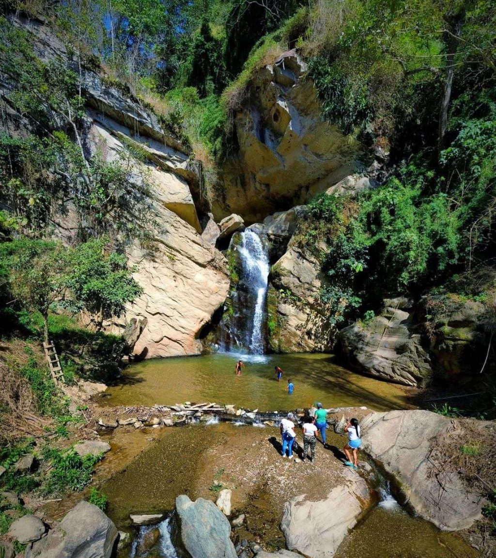 Es una aventura recorrer senderos en San Pedro de Los Altos