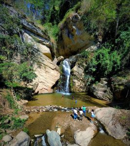 Es una aventura recorrer senderos en San Pedro de Los Altos