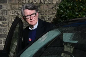 Exembajador británico fue arrestado por vínculo con Epstein