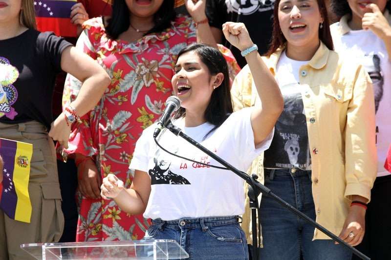 Grecia Colmenares insta a la juventud a mantener el espíritu rebelde de Sucre