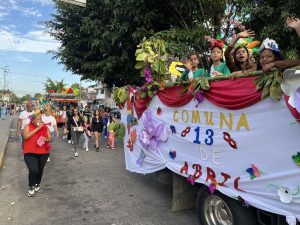 Guarenas se desbordó de color durante el desfile de carrozas