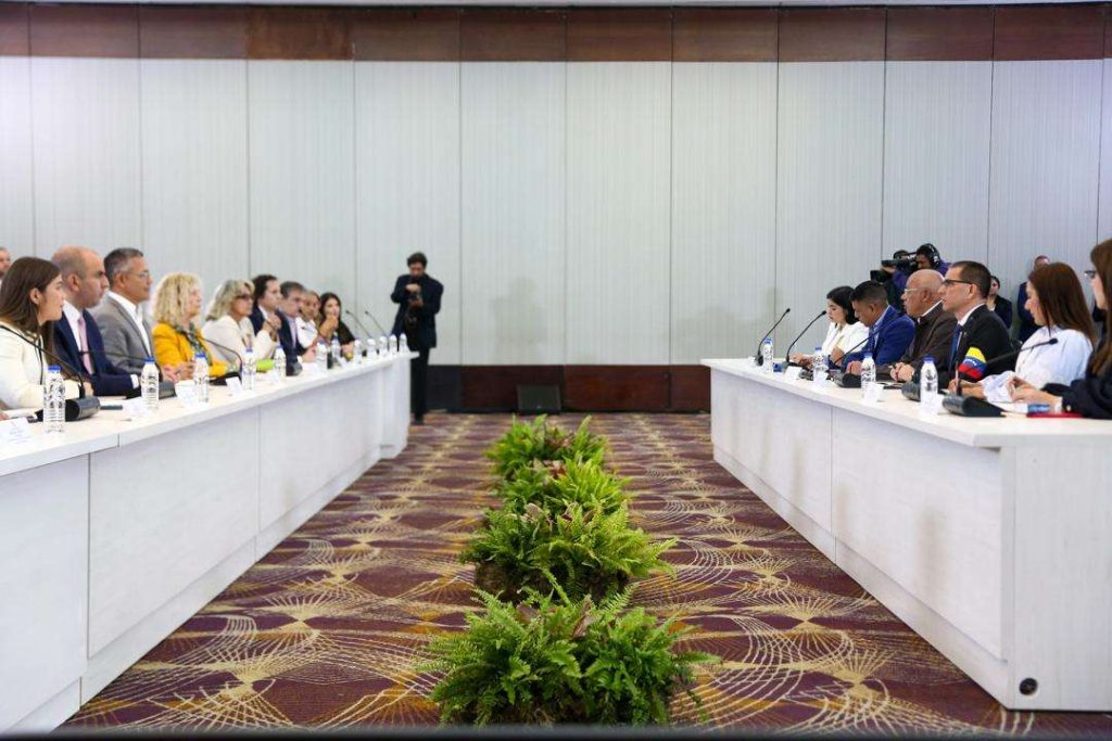 Inicia encuentro de la Comisión para la convivencia democrática y la paz