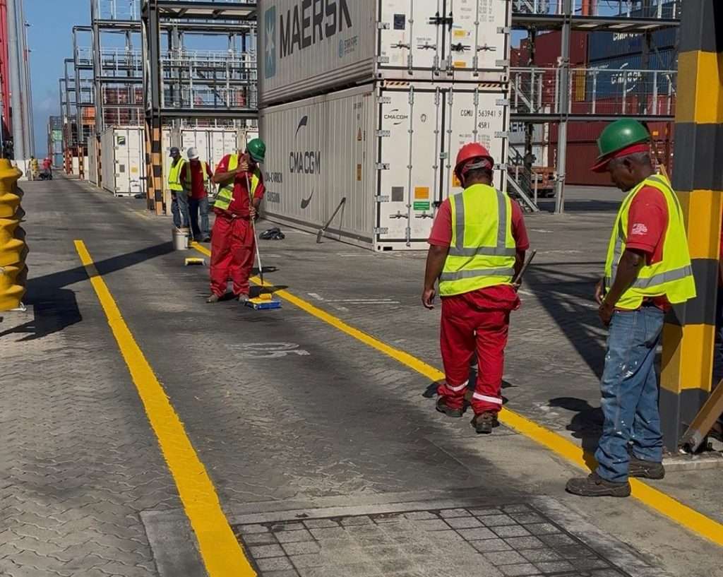 Inician demarcación en patios del puerto La Guaira