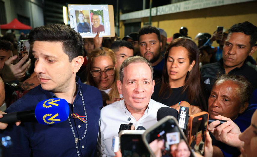 A solo unas horas de ser liberado Juan Pablo Guanipa lo volvieron a meter preso