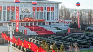 Kim Jong-un presentó novedoso sistema de lanzacohetes múltiples