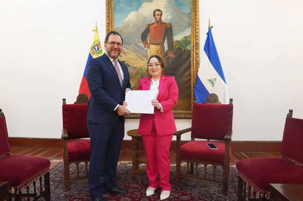 Llegan los embajadores de Italia y Nicaragua