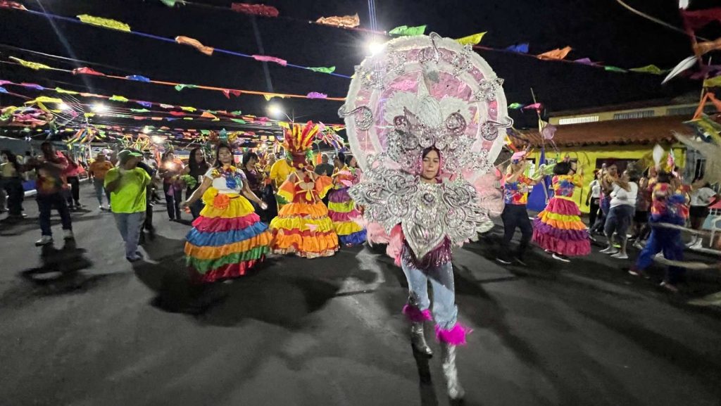 Maturín vibró de color y alegría con el desfile "Fantasía Caribeña"
